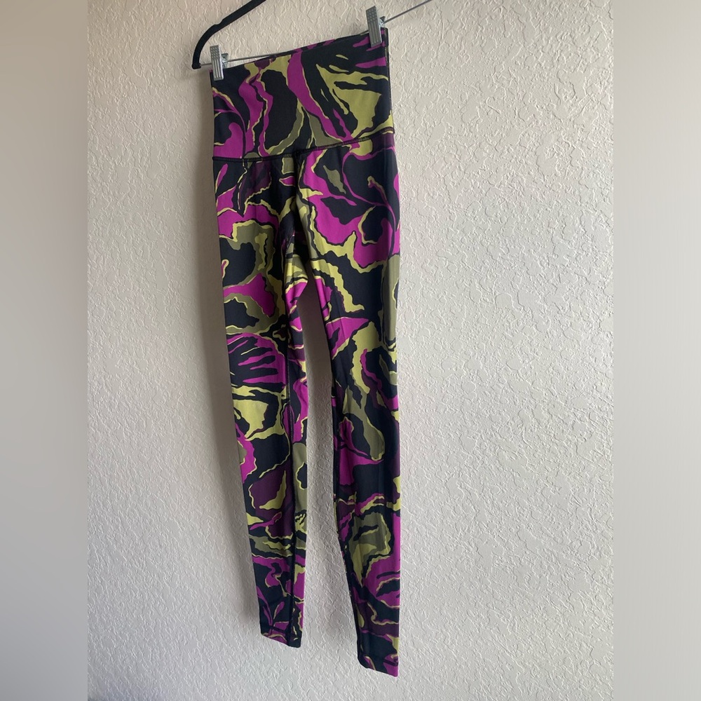 Lululemon Wunder Under Pant (Hi-Rise) in Boom Bloom Chartreuse Green Aurora ~ 4 - Picture 6 of 10